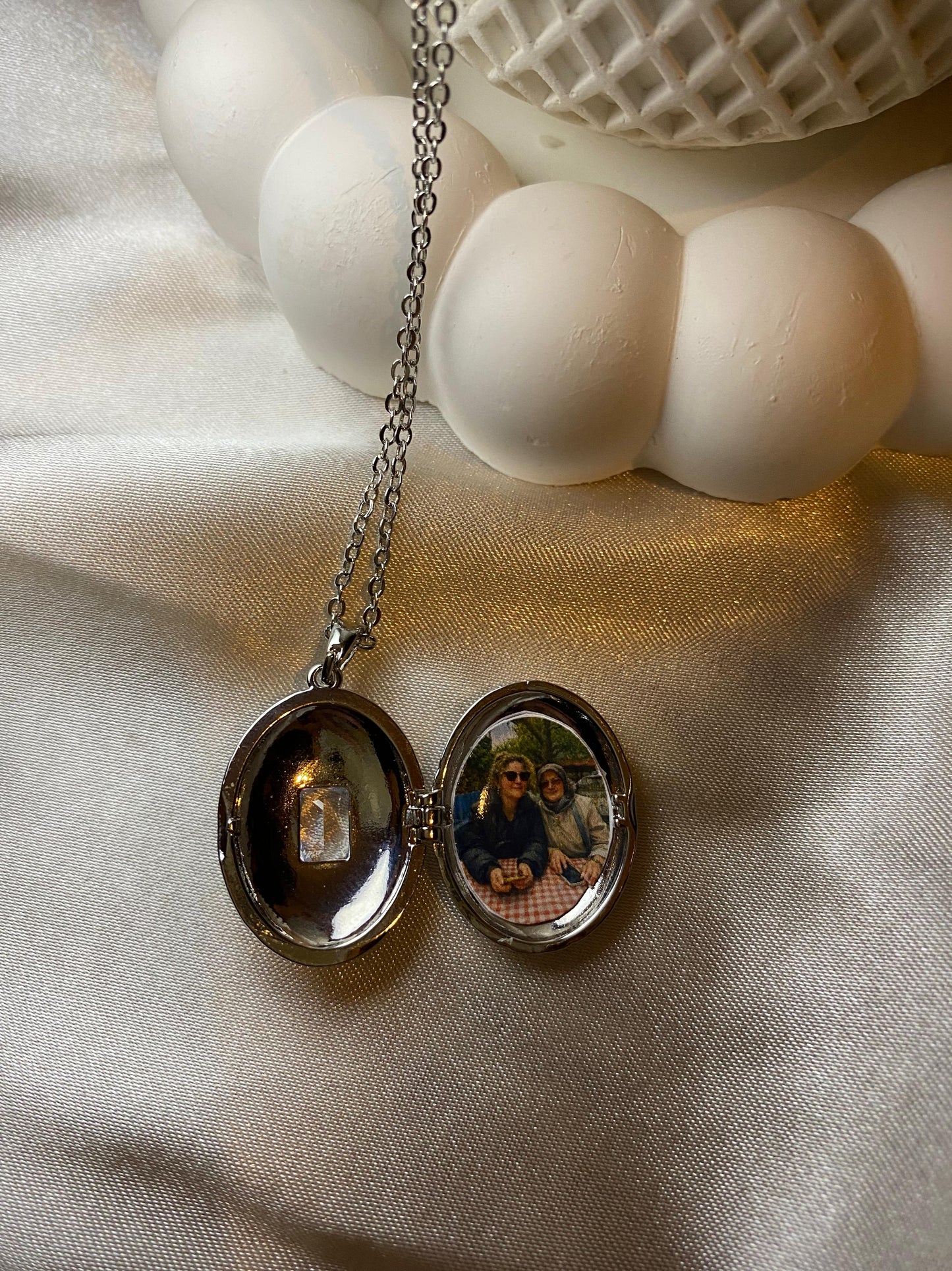 Kişiye Özel Fotoğraflı Taşlı Oval Kolye