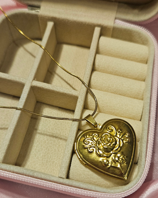 Kişiye Özel Kolye (Gül Desenli)