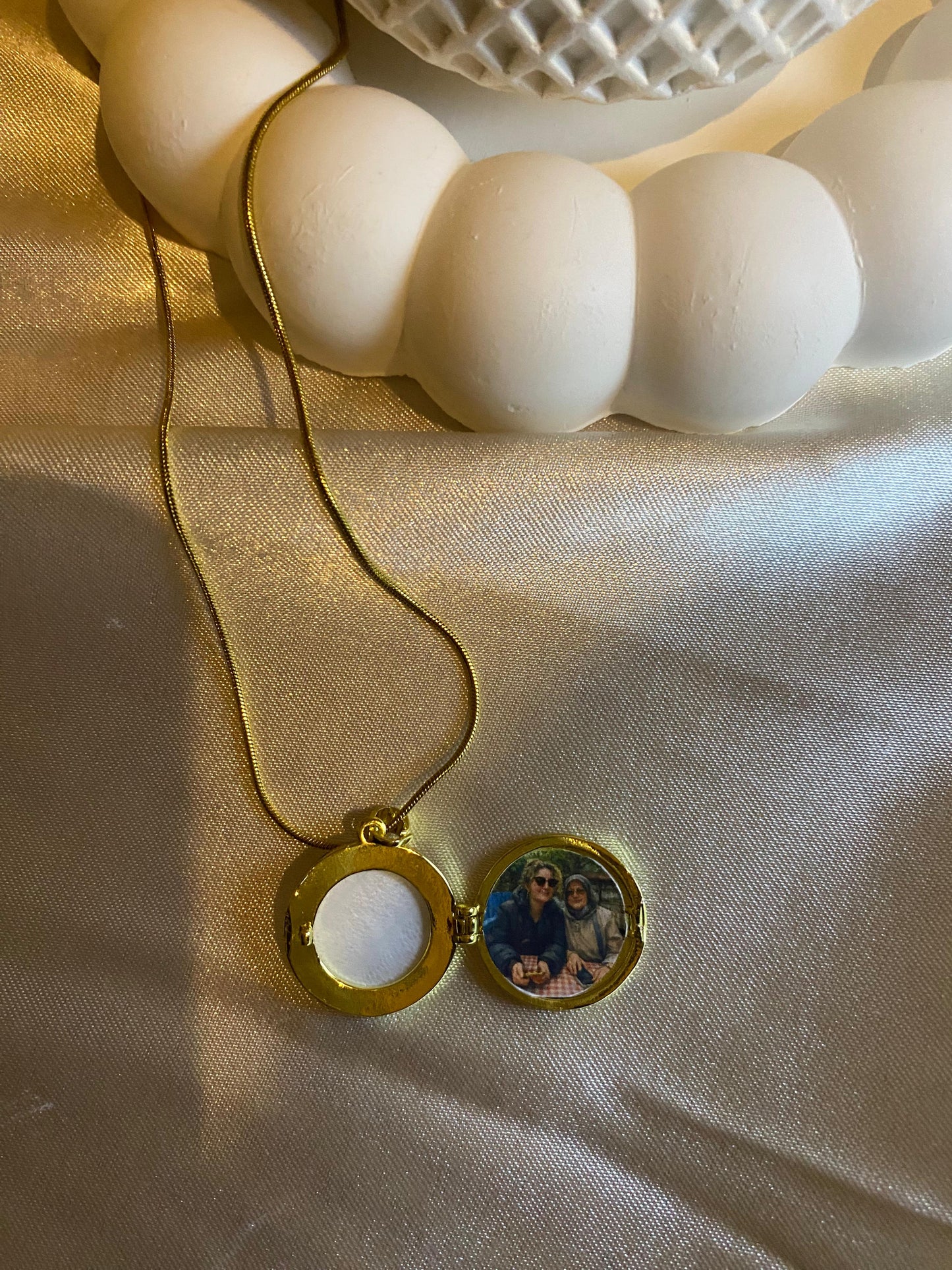 Kişiye Özel Fotoğraflı Gold Madalyon Kolye